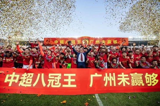 他虽然是宏门门主，但也不敢明目张胆的对刘家辉怎么样。